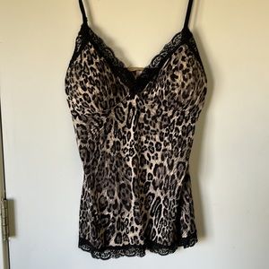 🚨 🥷 Silky lounge or layering top with padded shaping cups shaper